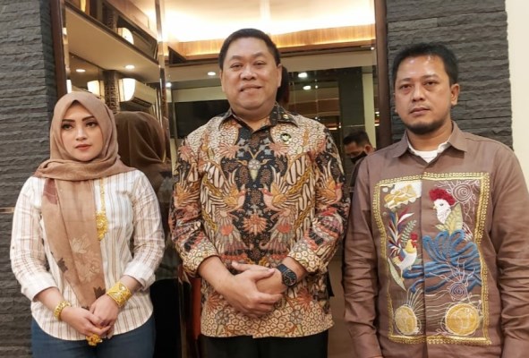 Haji Sulaiman dan Istrii mengapit Irjen Pol Dr drs Widiyanto Poesoko MSi