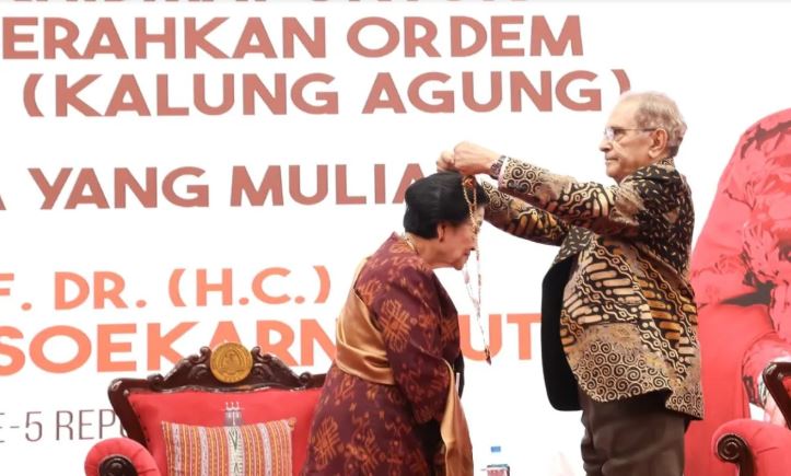 Megawati Menerima Penghargaan Negara Tertinggi di Timor-Leste Megawati Menerima Penghargaan Negara Tertinggi di Timor-Leste